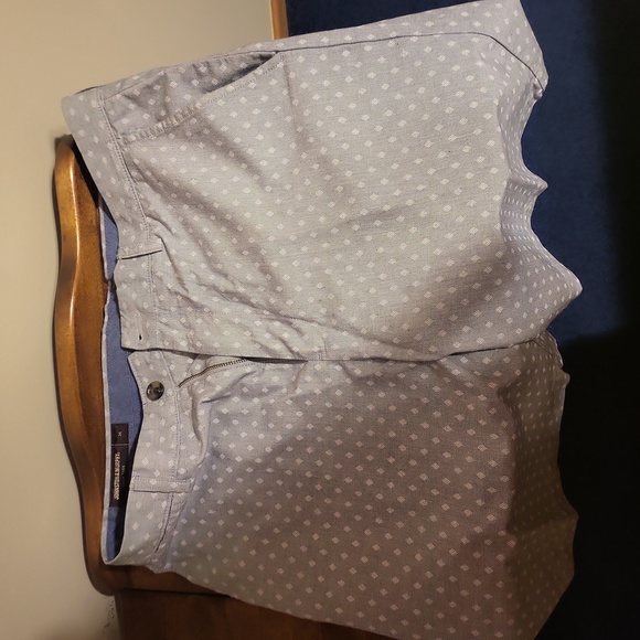 Johnston and Murphy shorts. Never worn. Size 34 - Picture 3 of 3